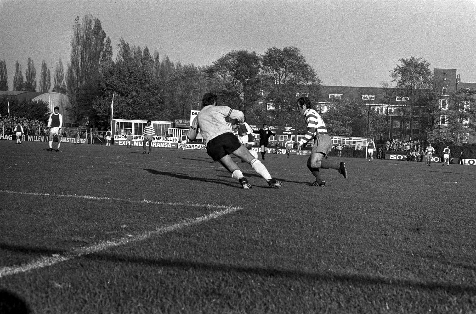 Blauw-Wit tegen Volewijckers 2-0, actie, Bestanddeelnr 925-0740