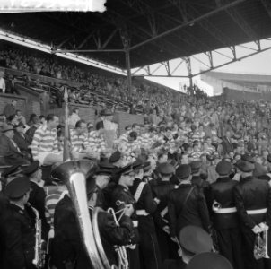 Blauw-Wits huldiging in het Olympisch Stadion Elftal op eretribune, Bestanddeelnr 912-5301