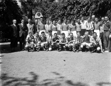 Blauw-Wit toernooi. Elftalfoto van twee teams, Bestanddeelnr 902-7510