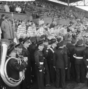 Blauw-Wits huldiging in het Olympisch Stadion Elftal op eretribune, Bestanddeelnr 912-5299