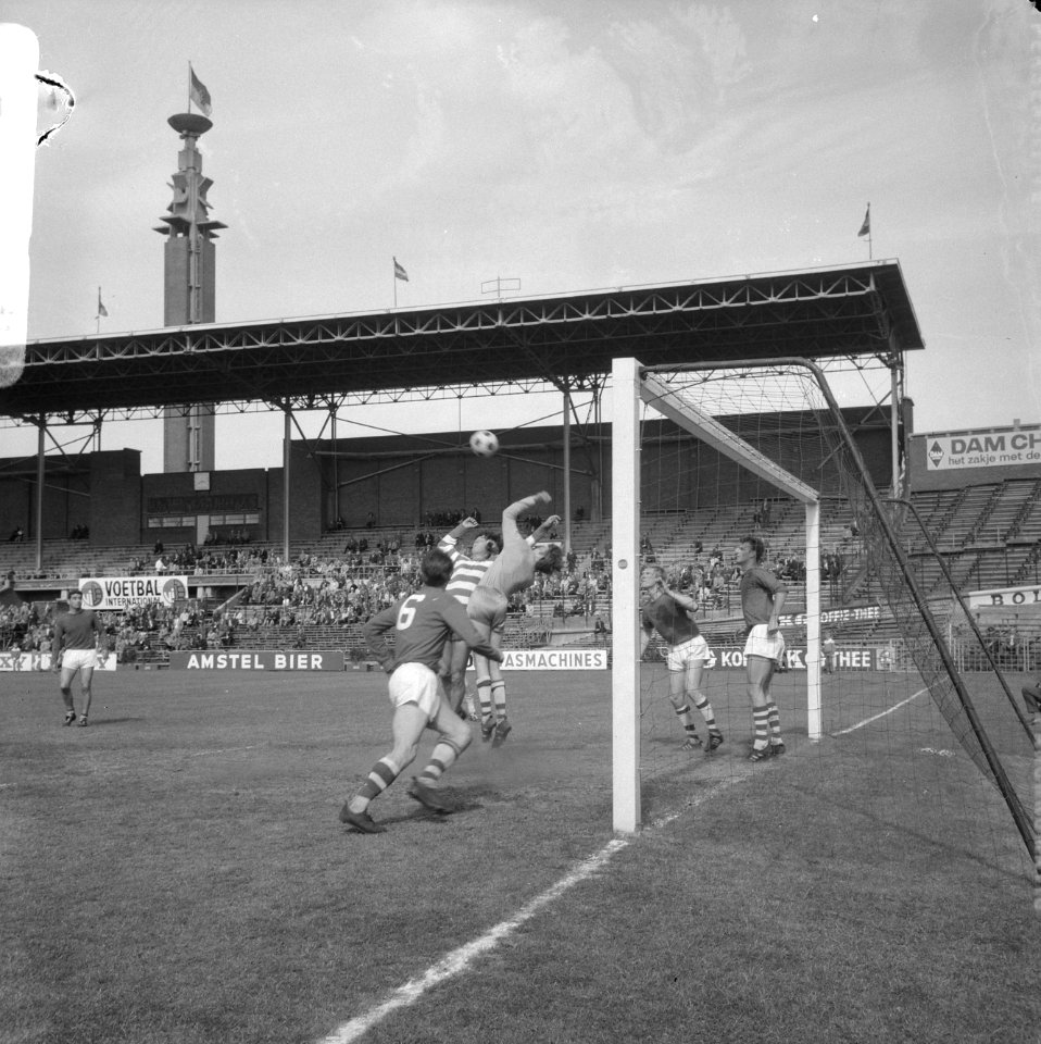 Blauw-Wit tegen Xerxes 1-1, spelmoment, Bestanddeelnr 919-1701