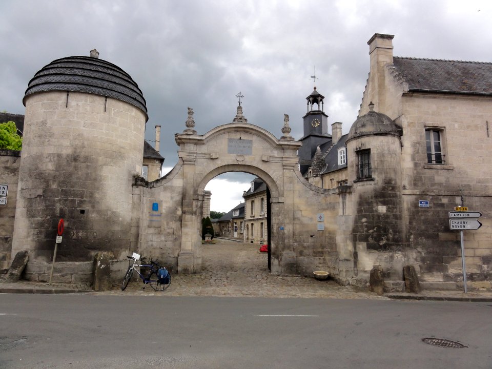 Blérancourt (Aisne) Hôtel de Fourcroy 02, porche