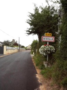 Biville (Manche) entrée du bourg