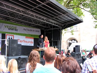 Björn Moschinski kocht auf dem Veggie Street Day Dortmund 2012-08-11
