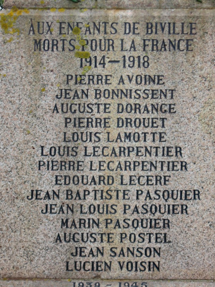 Biville (manche, Fr) monument aux morts, détail des noms