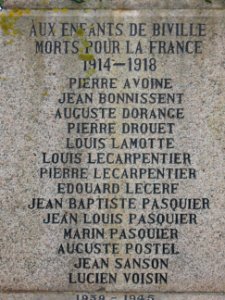 Biville (manche, Fr) monument aux morts, détail des noms