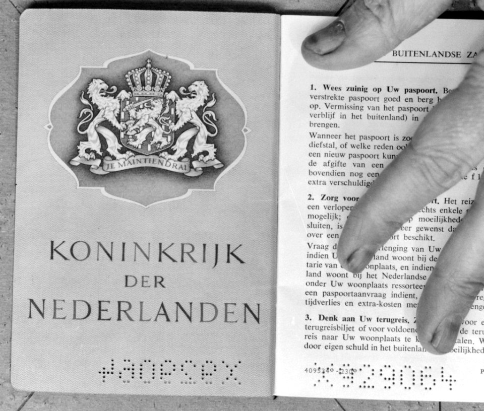 Bladzijde uit Nederlands Paspoort, Koninkrijk der Nederlanden, Bestanddeelnr 919-9567