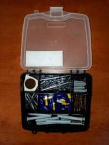 Black screw box - 17 x 15 x 3.5 cm - C