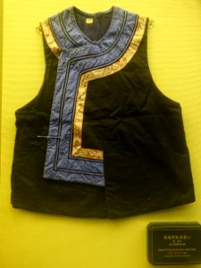 Black threads serge-lined vest, Qiang people, China, cotton, modern times - Sichuan Provincial Museum - Chengdu, China - DSC04703