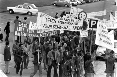 Buitenlandse werknemers demonstreren in Den Haag tegen regularisatie overzicht , Bestanddeelnr 928-2006