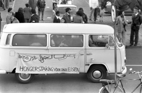 Buitenlandse werknemers demonstreren in Den Haag tegen regularisatie Marokkaans, Bestanddeelnr 928-2005