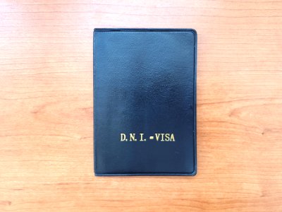 Black vertical credit card holder with 10 pockets - WAh