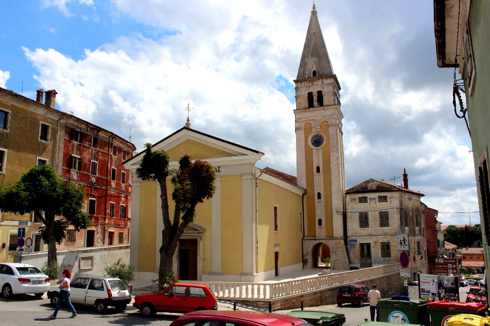Buje – Crkva Proštenišna Majike Milosrđa - 01