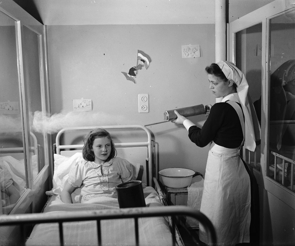 Buitenlandse Rode Kruisen helpen Nederlandse ziekenhuizen, Bestanddeelnr 901-5198