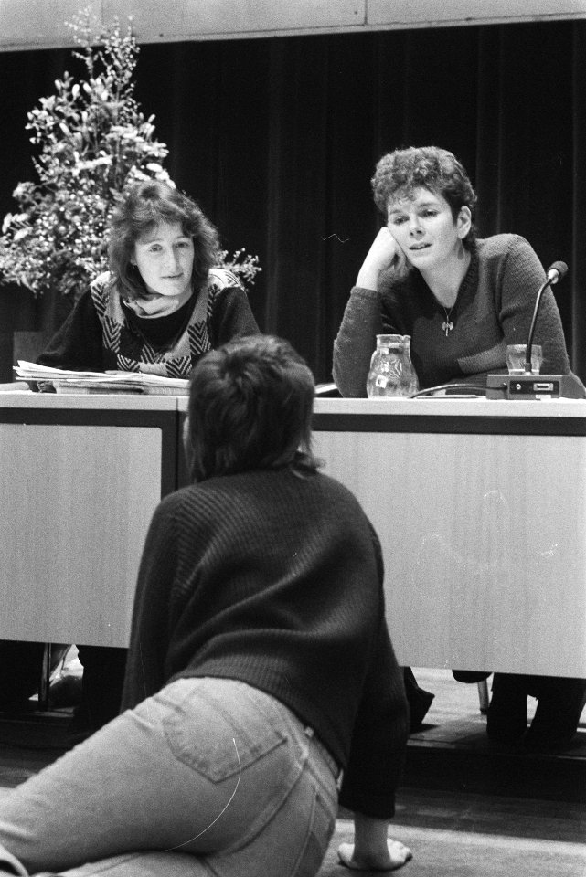 Buitengewoon congres CPN over nieuw partijprogram in RAI Ina Brouwer (l) en Ell, Bestanddeelnr 932-8558