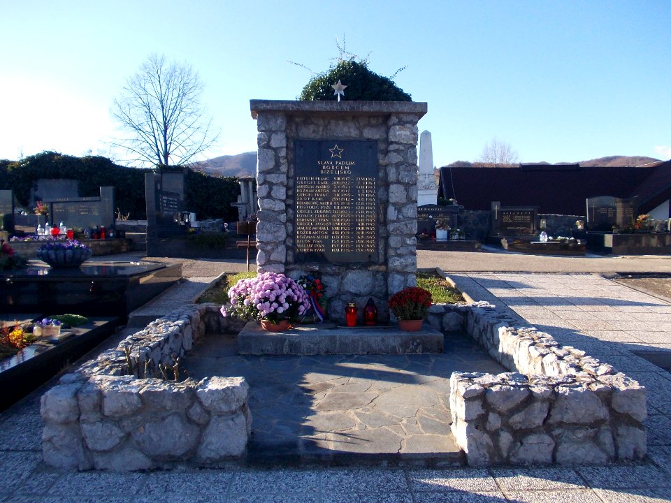 Bizeljsko Cemetery 03