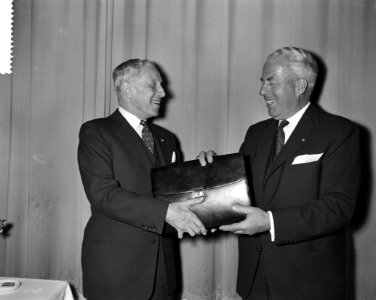 Buitengewone ledenvergadering van het Nederlands Olympisch Comite te Den Haag. O, Bestanddeelnr 912-3172