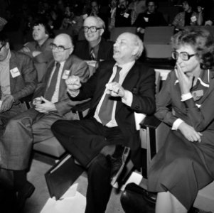 Buitengewoon congres PvdA in Den Haag Den Uyl na zij toespraak, Bestanddeelnr 929-4246