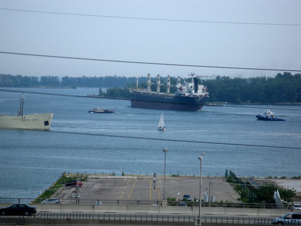 Bulk carrier leaving Redpath -ai