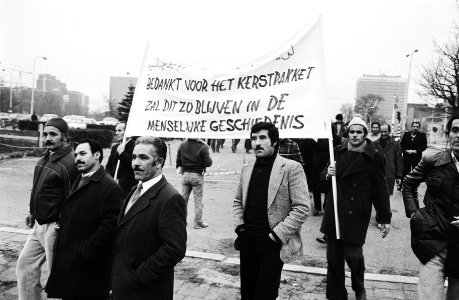 Buitenlandse werknemers, betogingen, spandoeken, Bestanddeelnr 932-4267