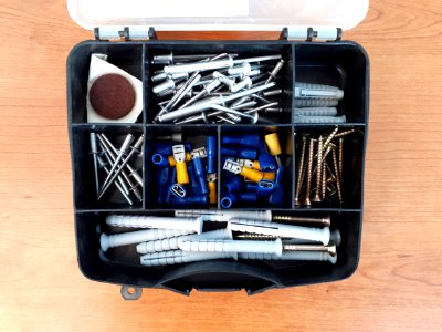 Black screw box - 17 x 15 x 3.5 cm - B