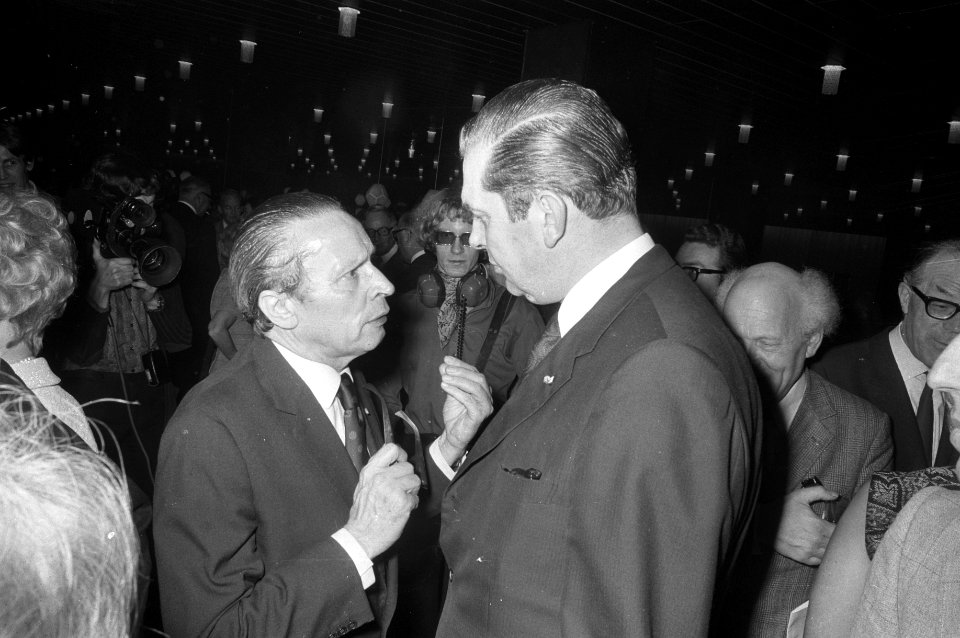 Buitenlandse persvereniging houdt ontvangst in Okurahotel Amsterdam, (l) H. G. K, Bestanddeelnr 925-1950