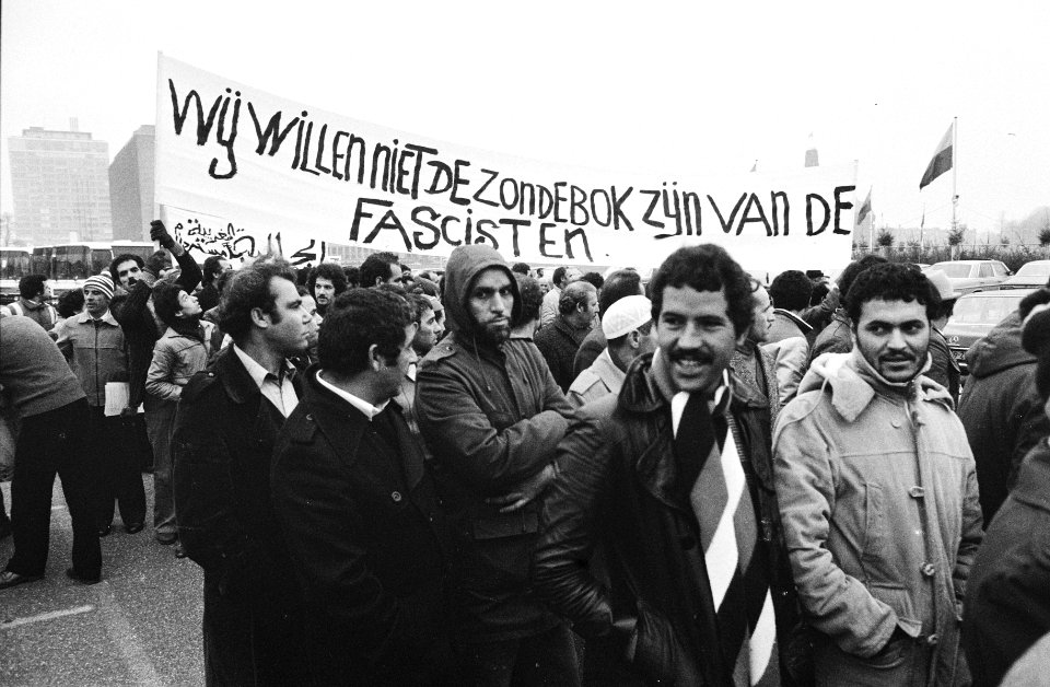 Buitenlandse werknemers, betogingen, spandoeken, Bestanddeelnr 932-4266