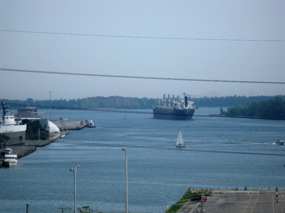 Bulk carrier leaving Redpath -ar