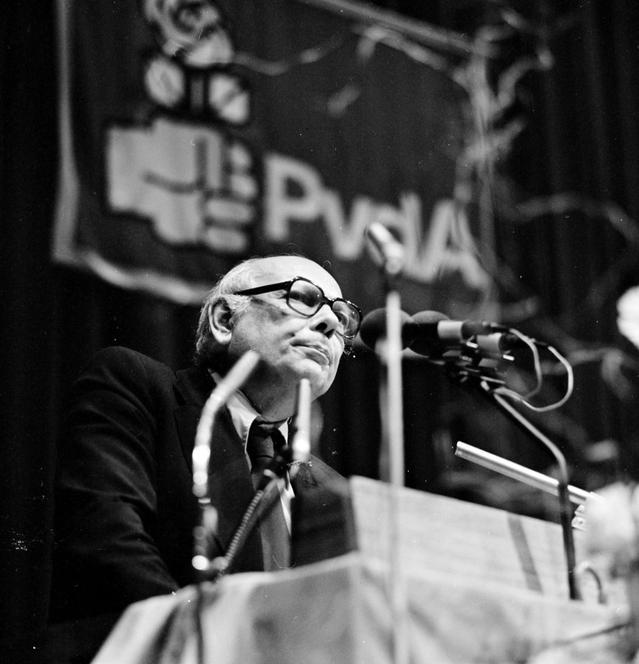 Buitengewoon congres PvdA in Den Haag Den Uyl aan he woord, Bestanddeelnr 929-4250