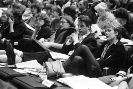 Buitengewoon congres CPN over nieuw partijprogram in RAI vermoeide afgevaardige, Bestanddeelnr 932-8567