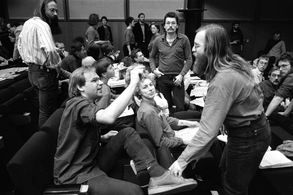 Buitengewoon congres CPN over nieuw partijprogram in RAI discussie afgevaardige, Bestanddeelnr 932-8566