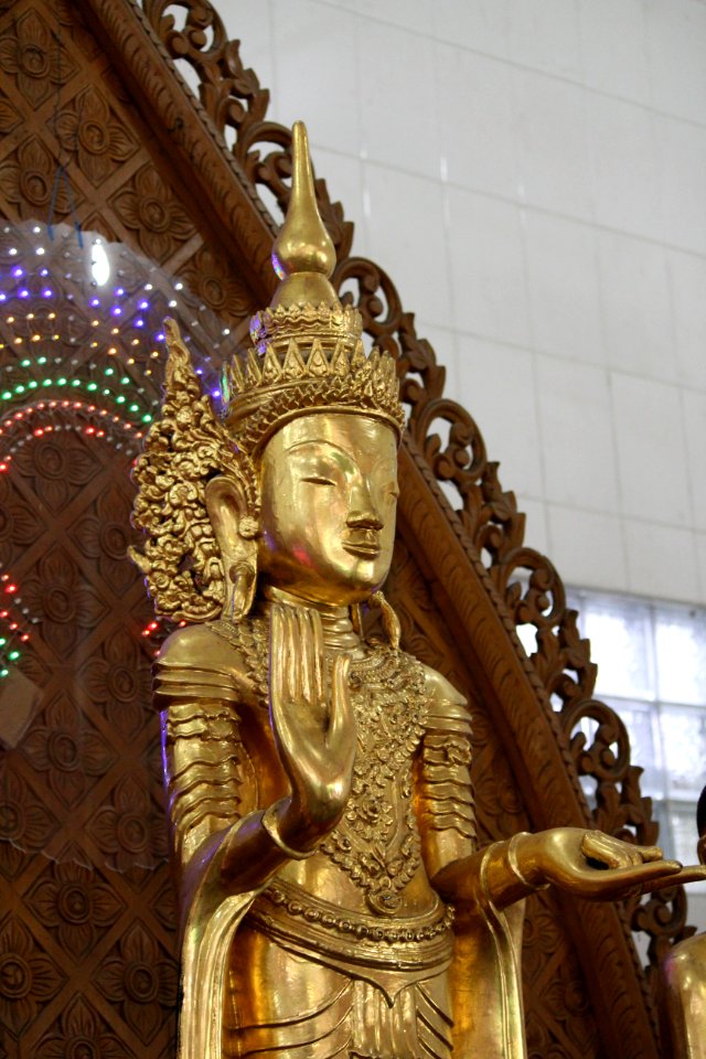 Buddha statue in Chaukhtatgyi Buddha temple Yangon Myanmar (30)