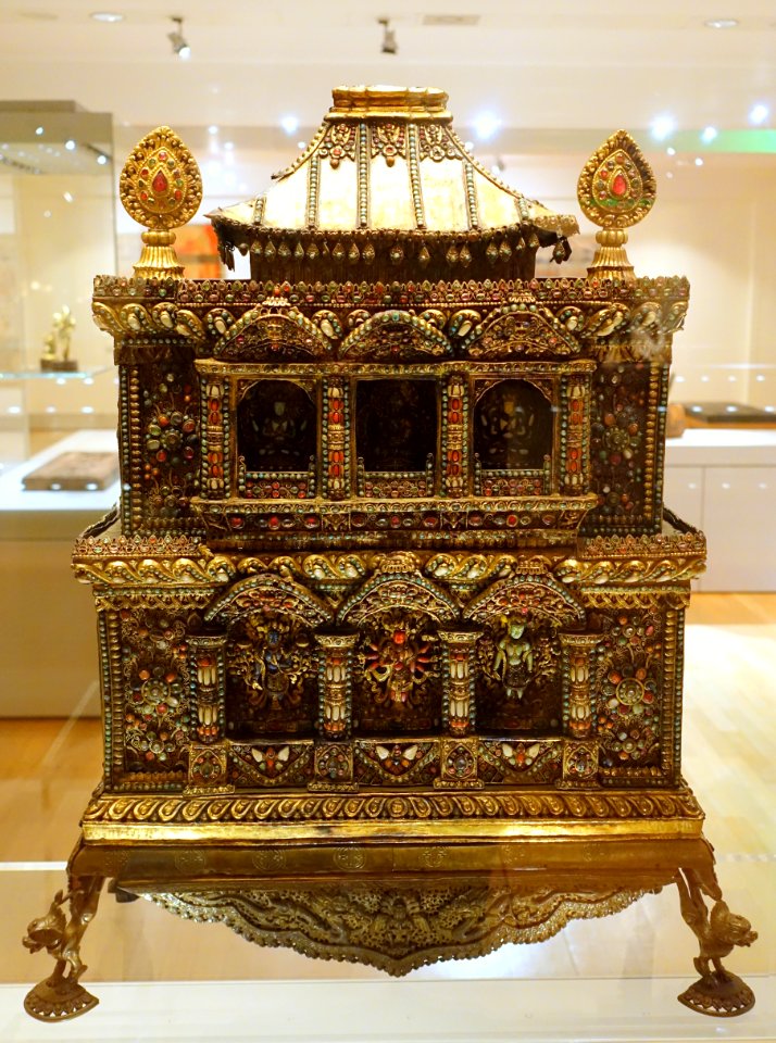 Buddhist altar, Nepal, c. 1800 AD, gilded brass with inlaid precious stones - Ethnological Museum, Berlin - DSC01856