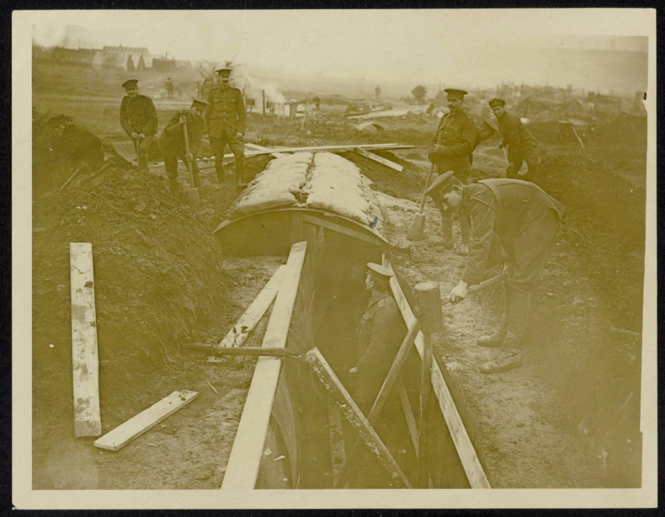 Building a dugout, Bestanddeelnr 158-0925