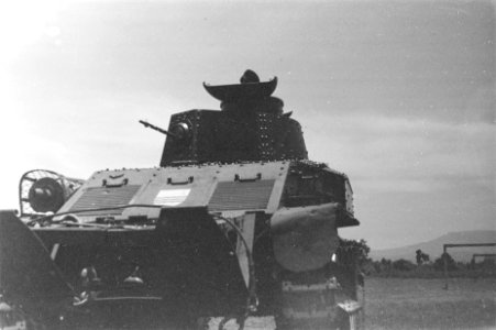 Buitgemaakte Japanse lichte tank van het type 95 HA-Go met het embleem van I-3 R, Bestanddeelnr 58-6-2