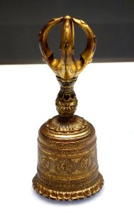 Buddhist ritual bell with five-pronged vajra handle, eight Sanskrit characters design, Heian period, 12th century, gilt bronze - Tokyo National Museum - DSC05192