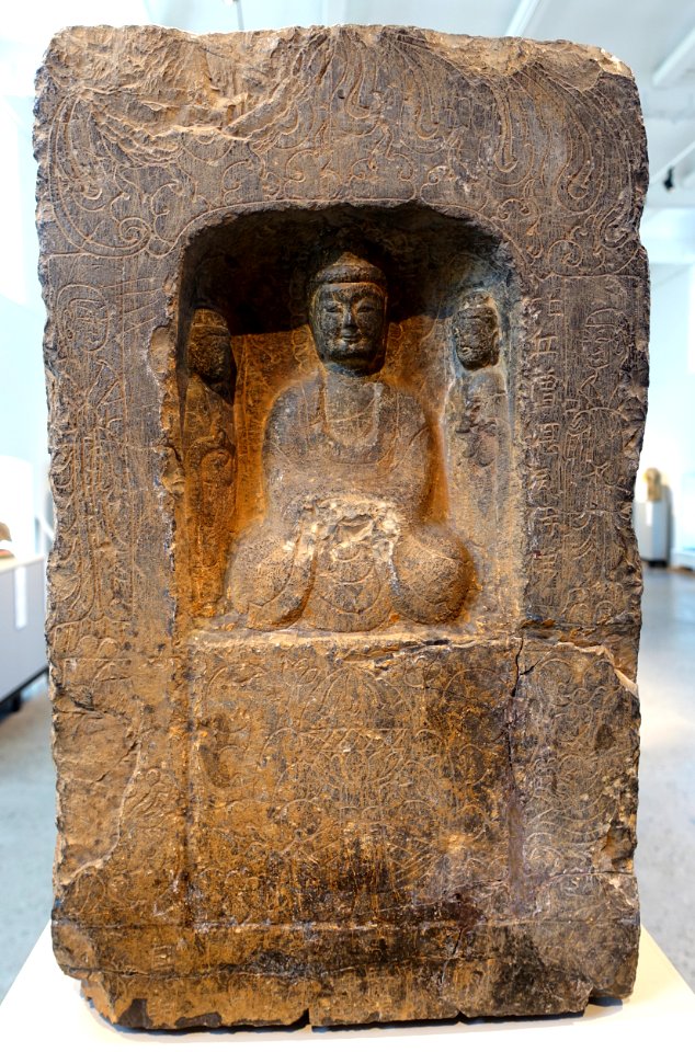 Buddhist stele fragment, side 3 of 4, China, Northern Wei dynasty, early 6th century AD, limestone, traces of pigments - Östasiatiska museet, Stockholm - DSC09387