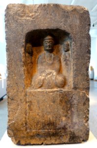 Buddhist stele fragment, side 3 of 4, China, Northern Wei dynasty, early 6th century AD, limestone, traces of pigments - Östasiatiska museet, Stockholm - DSC09387
