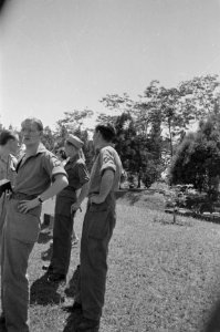 Buitenzorg. 's-Lands plantentuin te Buitenzorg biedt de gewonde militairen, die , Bestanddeelnr 352-2-2