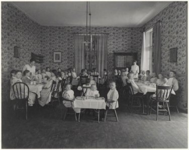 Buitenste eenkamer in het Haarlems Kindertehuis in de Thorbeckestraat, Inventarisnummer NL-HlmNHA 24110