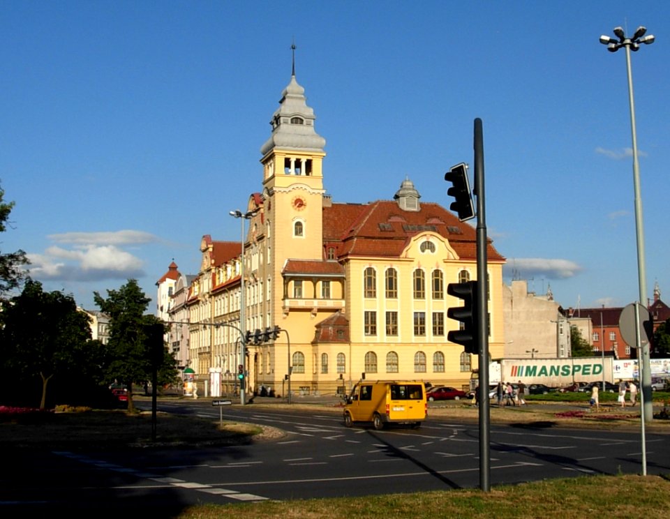 Budynek ZSMech od Ronda Grunwaldzkiego Bydg 2008