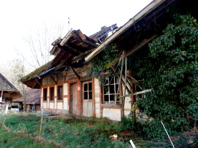 Burg bei Murten einstürzendes Haus