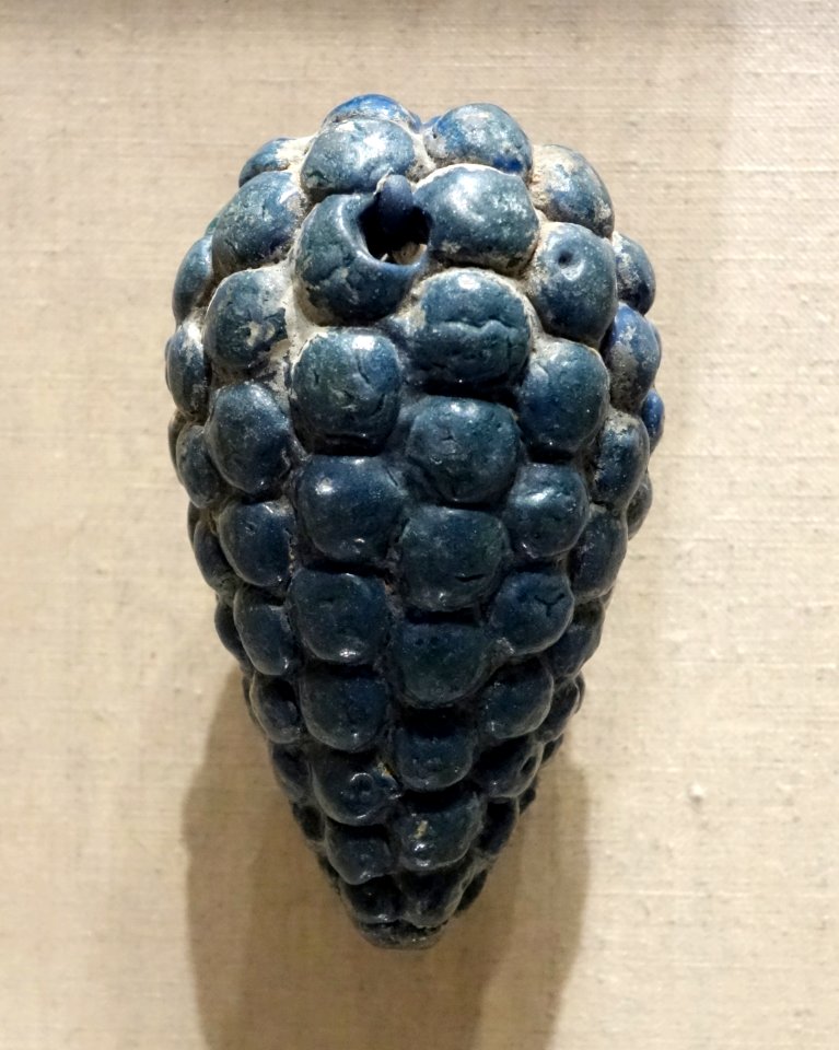 Bunch of Grapes - Egypt, el Amarna, New Kingdom, late Dynasty 18, reign of Akhenaten, c. 1352-1336 BC, faience - Brooklyn Museum - Brooklyn, NY - DSC08712