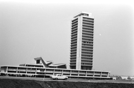 Buitenaanzicht van het nieuwe provinciehuis, Bestanddeelnr 924-5409