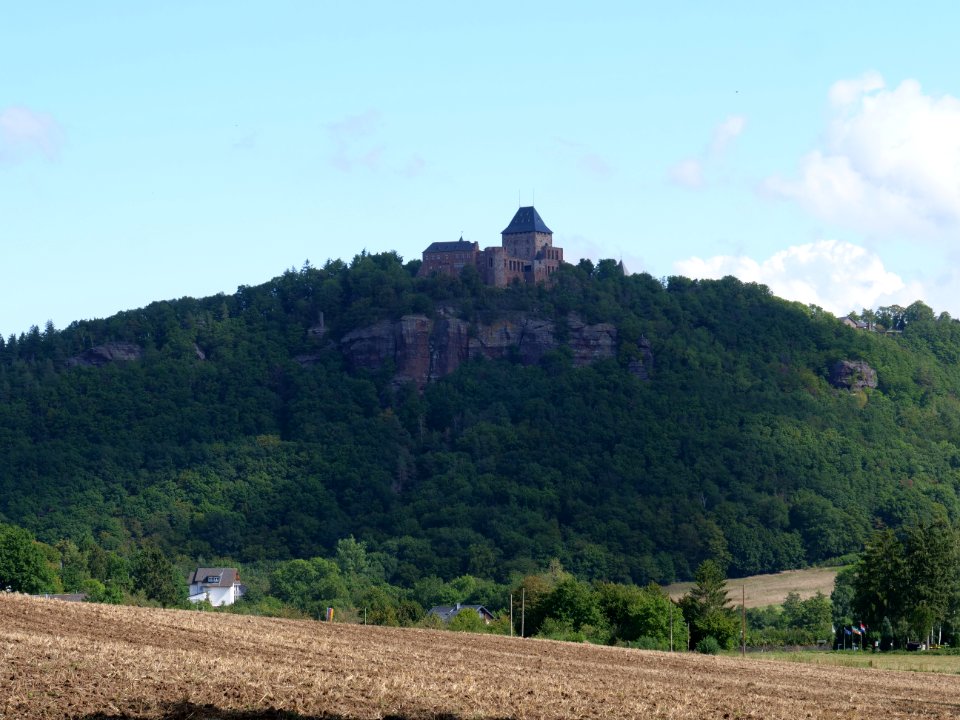 Burg Nideggen from valley 02