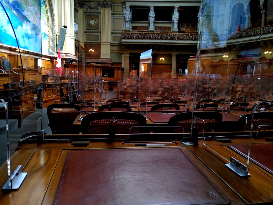 Bundeshaus mit Plexiglasschutz 05