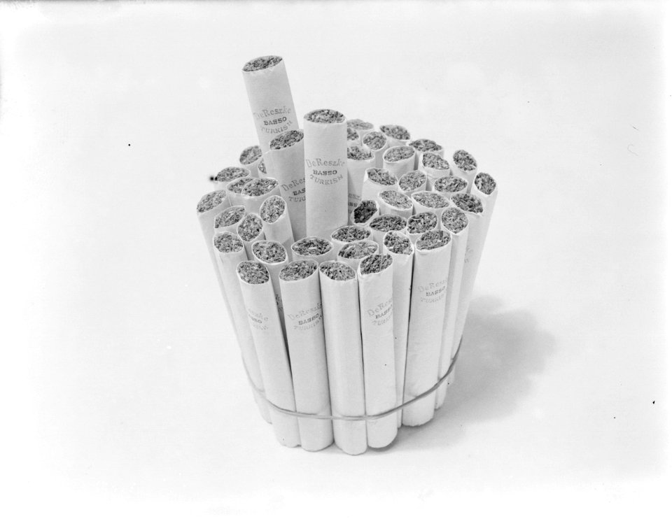 Bundeltje sigaretten, merk Basso, met daarbij De Rossker en Turkish, Bestanddeelnr 252-0442