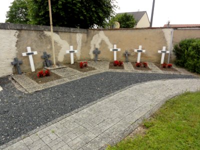 Buissoncourt (M-et-M) carré militaire au cimetière