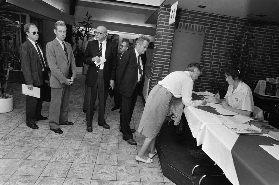 Buitengewone algemene ledenvergadering aandeelhouders Klu in Deventer inschrijv, Bestanddeelnr 934-0223