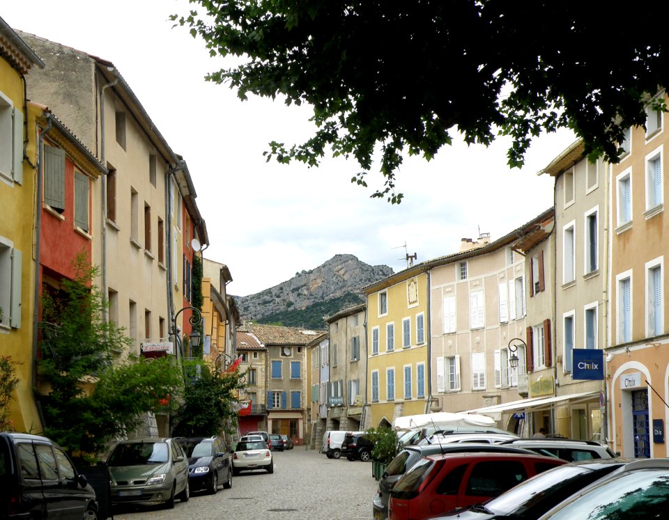 Buis-les-Baronnies Place des Arcades 3